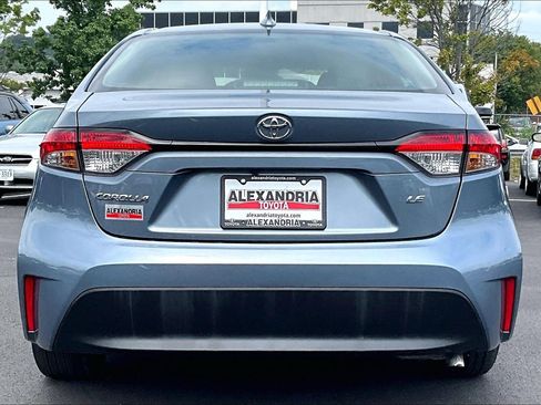 Used 2025 Toyota Corolla LE FWD image 4