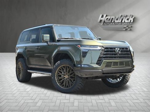 Used 2025 Lexus GX 550 w/ Accessory Package (Z1) image 2