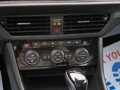 Used 2024 Volkswagen Jetta SE FWD image 29