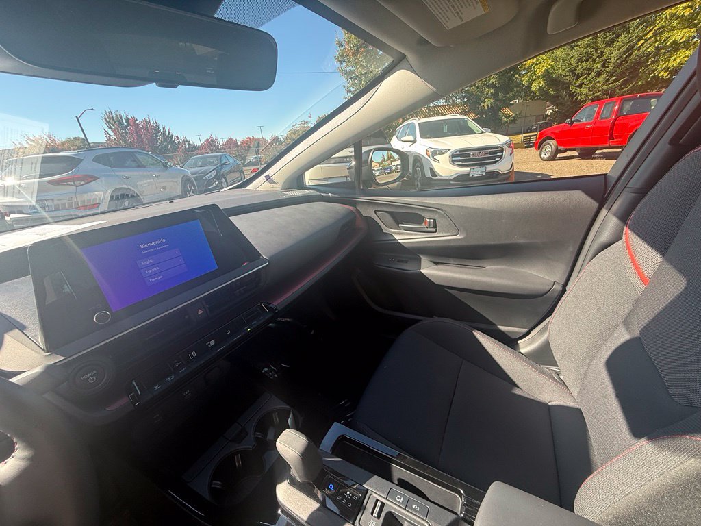 Used 2025 Toyota Prius Plug-In Hybrid FWD image 21