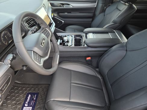 New 2026 Jeep Grand Wagoneer 4WD image 10