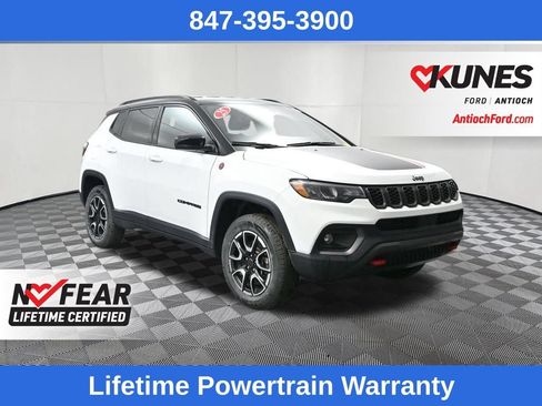 Used 2025 Jeep Compass Trailhawk AWD/4WD image 1