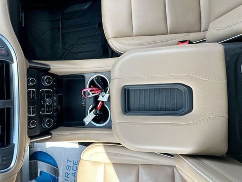 Used 2023 Chevrolet Suburban Premier w/ Advanced Technology Package AWD/4WD image 20