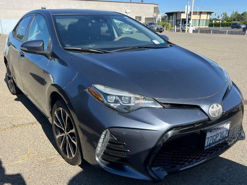 Used 2017 Toyota Corolla SE w/ SE Premium Package FWD image 3