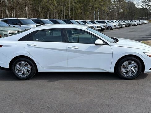 New 2026 Hyundai Elantra SE FWD image 5