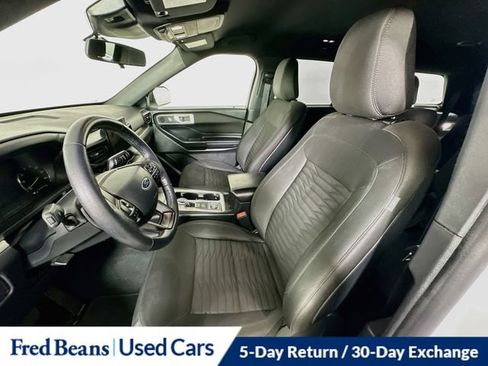 Used 2020 Ford Explorer XLT AWD/4WD image 25