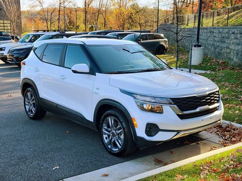 Used 2023 Kia Seltos LX image 10