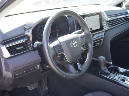 Used 2025 Toyota Camry LE w/ Convenience Package AWD/4WD image 19
