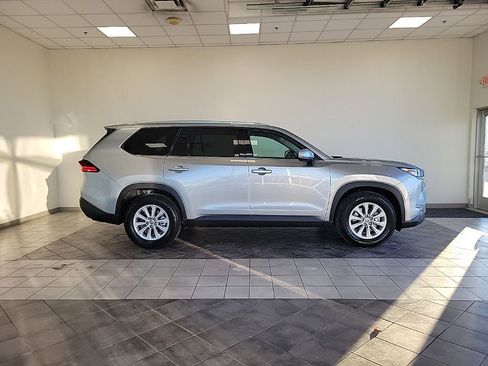 Used 2025 Toyota Grand Highlander AWD image 4