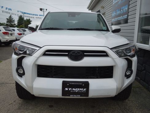 Used 2023 Toyota 4Runner SR5 Premium w/ Moonroof Package RWD image 8