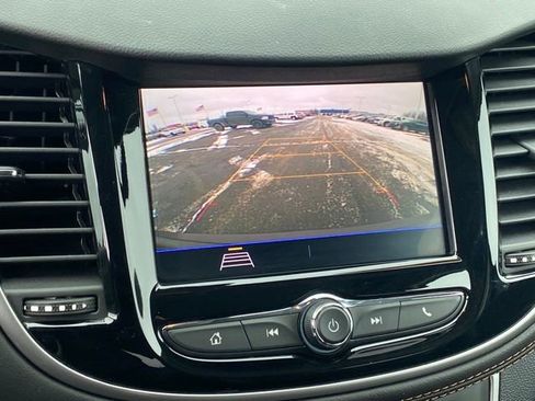 Used 2022 Chevrolet Trax LT w/ LT Convenience Package image 10