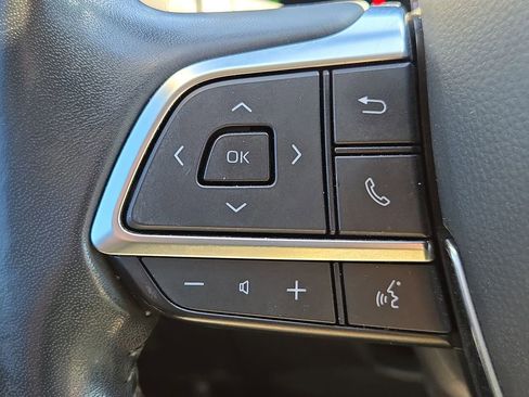 Used 2021 Toyota Highlander XLE image 31