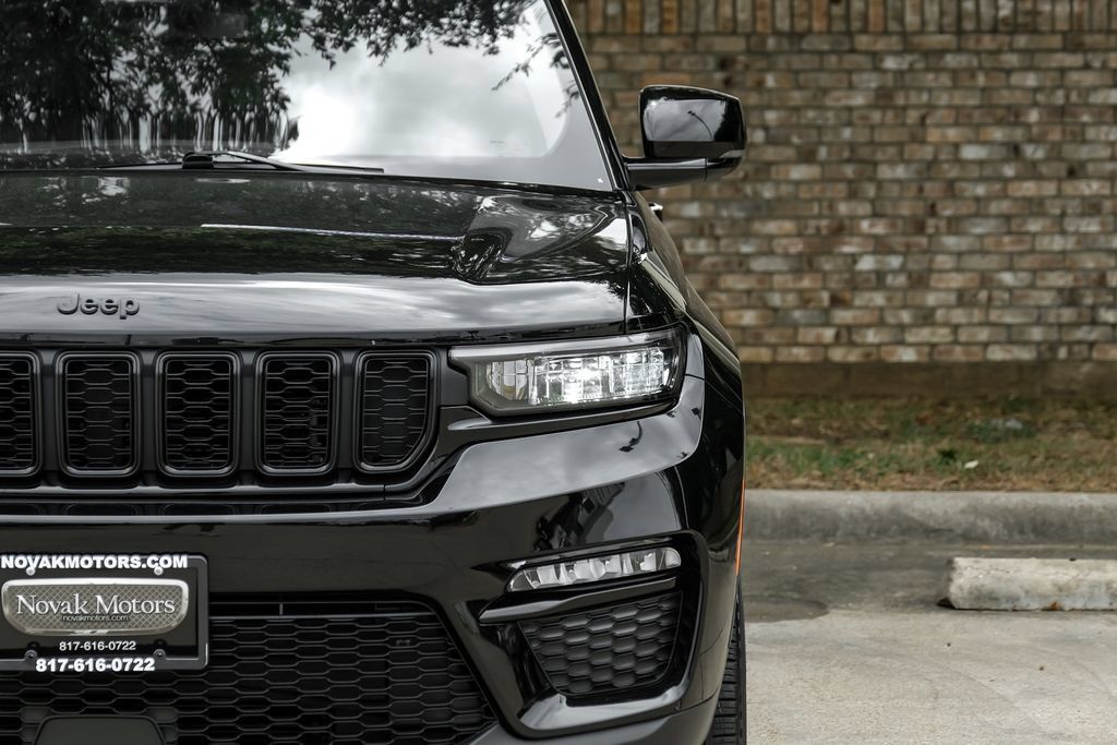 Used 2023 Jeep Grand Cherokee Limited w/ Black Appearance Package AWD/4WD image 59