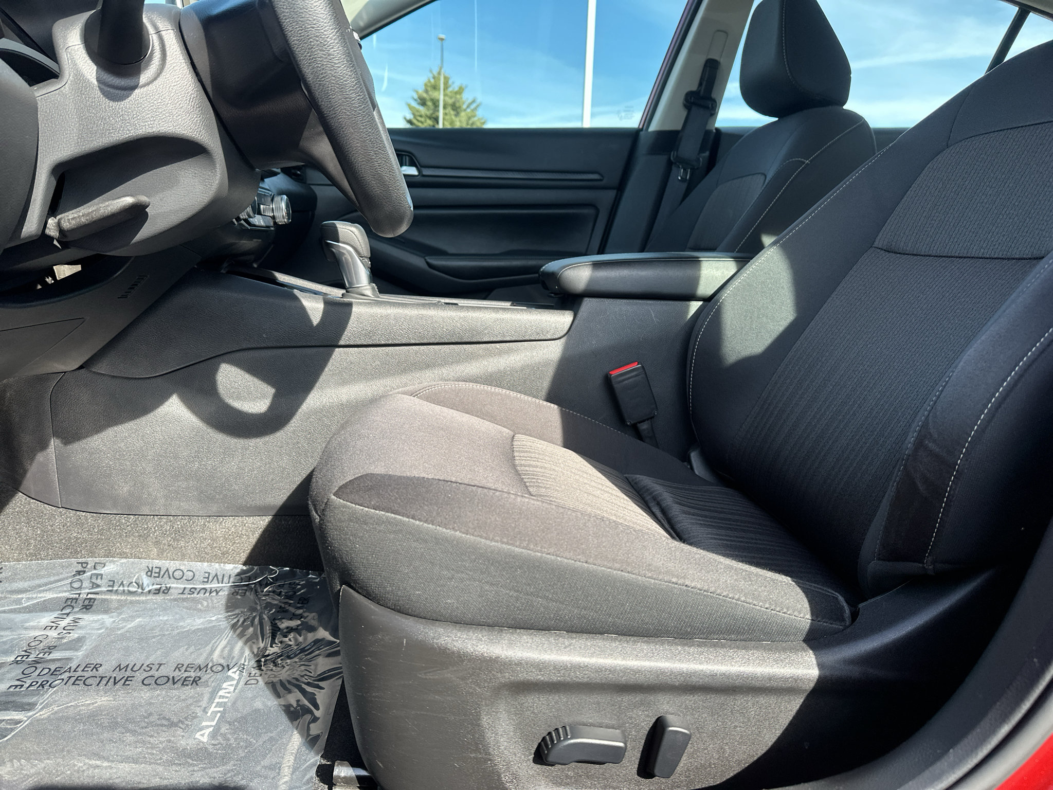 Used 2024 Nissan Altima 2.5 SV FWD image 14