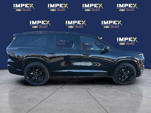 Used 2024 Chevrolet Traverse RS w/ LPO, Floor Liner Package AWD/4WD image 7