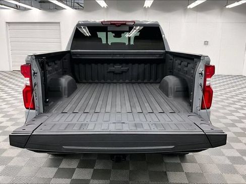 Used 2025 Chevrolet Silverado 1500 ZR2 w/ Technology Package AWD/4WD image 33
