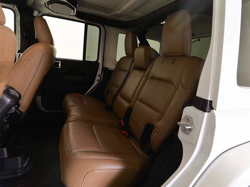 Used 2021 Jeep Wrangler Unlimited Sahara AWD/4WD image 12