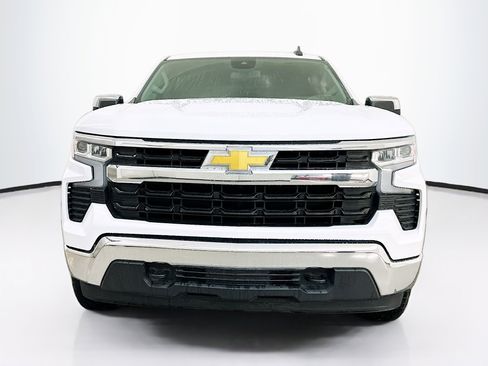 Used 2024 Chevrolet Silverado 1500 LT image 2