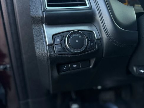 Used 2018 Ford Explorer Platinum AWD/4WD image 35
