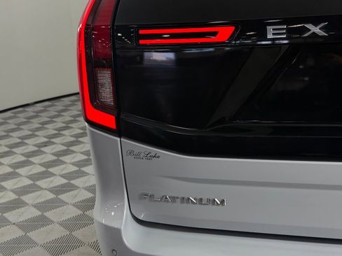 Used 2025 Ford Expedition Platinum AWD/4WD image 12