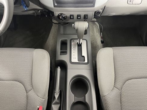Used 2012 Nissan Frontier SV image 16