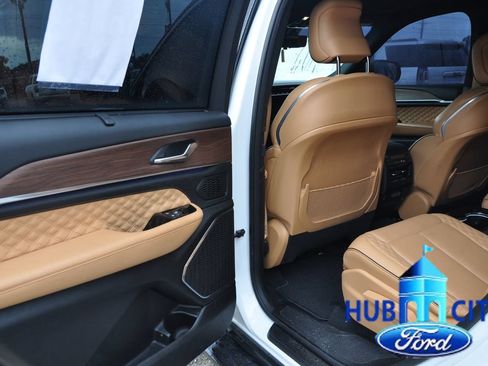 Used 2023 Jeep Grand Cherokee L Summit w/ Advanced Protech Group IV AWD/4WD image 13