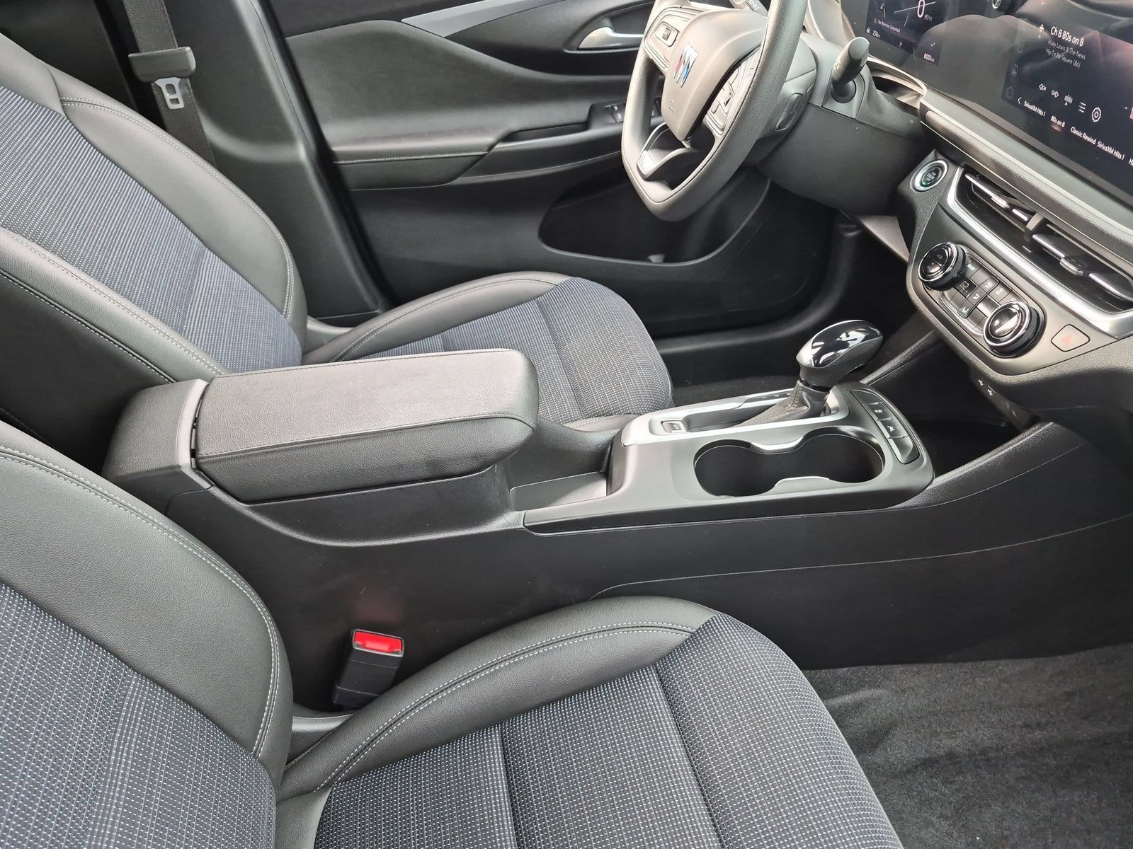 Used 2026 Buick Envista Preferred FWD image 21