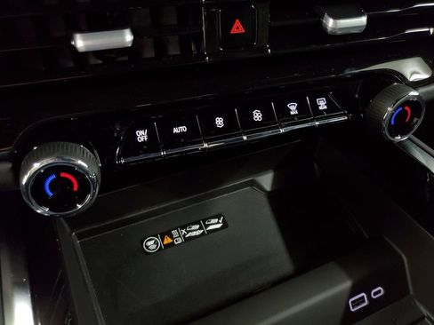 Used 2025 Chevrolet Tahoe Z71 w/ Comfort Package image 16