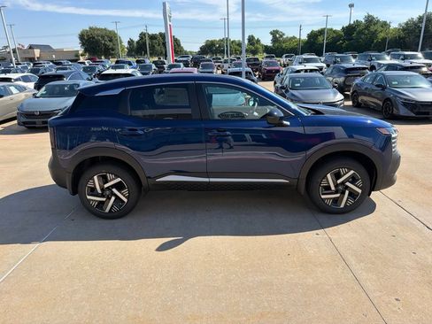 New 2026 Nissan Kicks SV w/ SV Premium Package FWD image 6