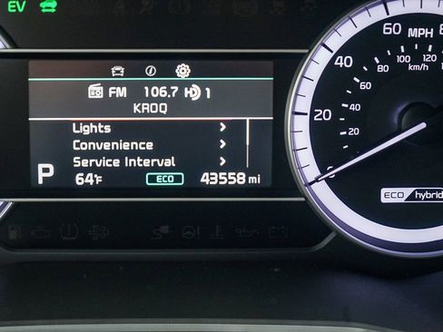 Used 2022 Kia Niro LX image 26