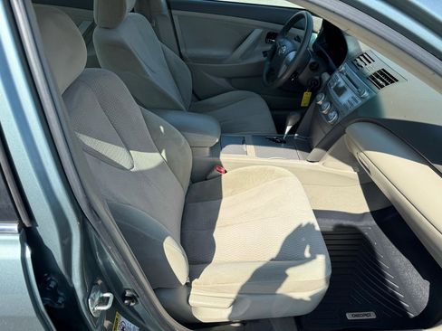 Used 2011 Toyota Camry LE image 14