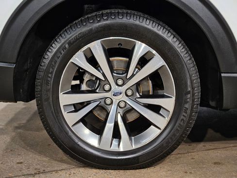 Used 2020 Ford Explorer Platinum image 17