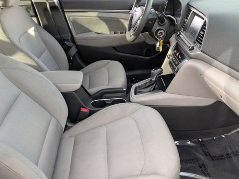 Used 2017 Hyundai Elantra SE image 19