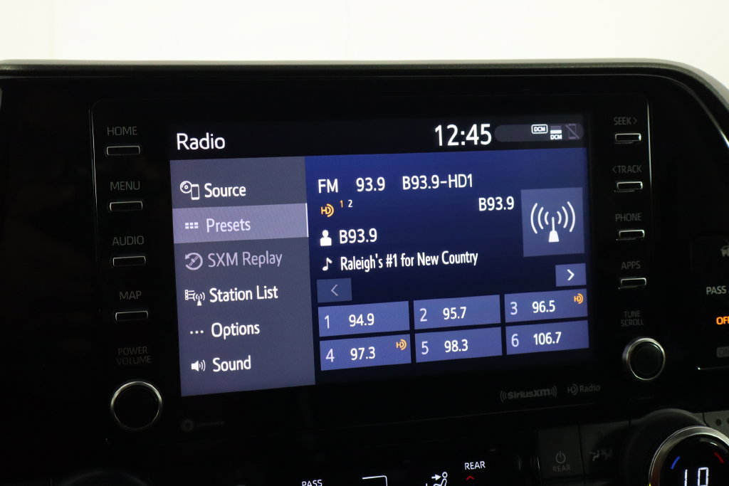 Used 2021 Toyota Highlander XLE FWD image 30