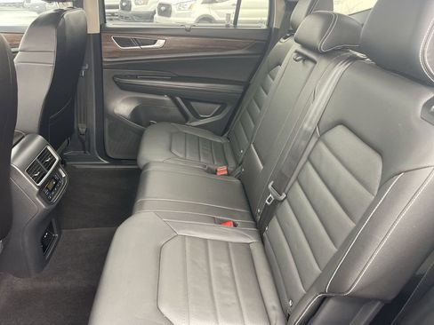 Used 2025 Volkswagen Atlas SEL image 28