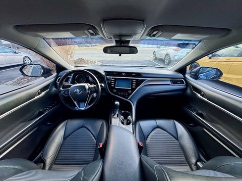 Used 2018 Toyota Camry SE image 10