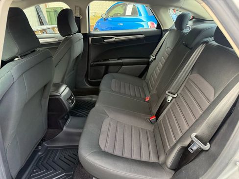 Used 2020 Ford Fusion SE image 15