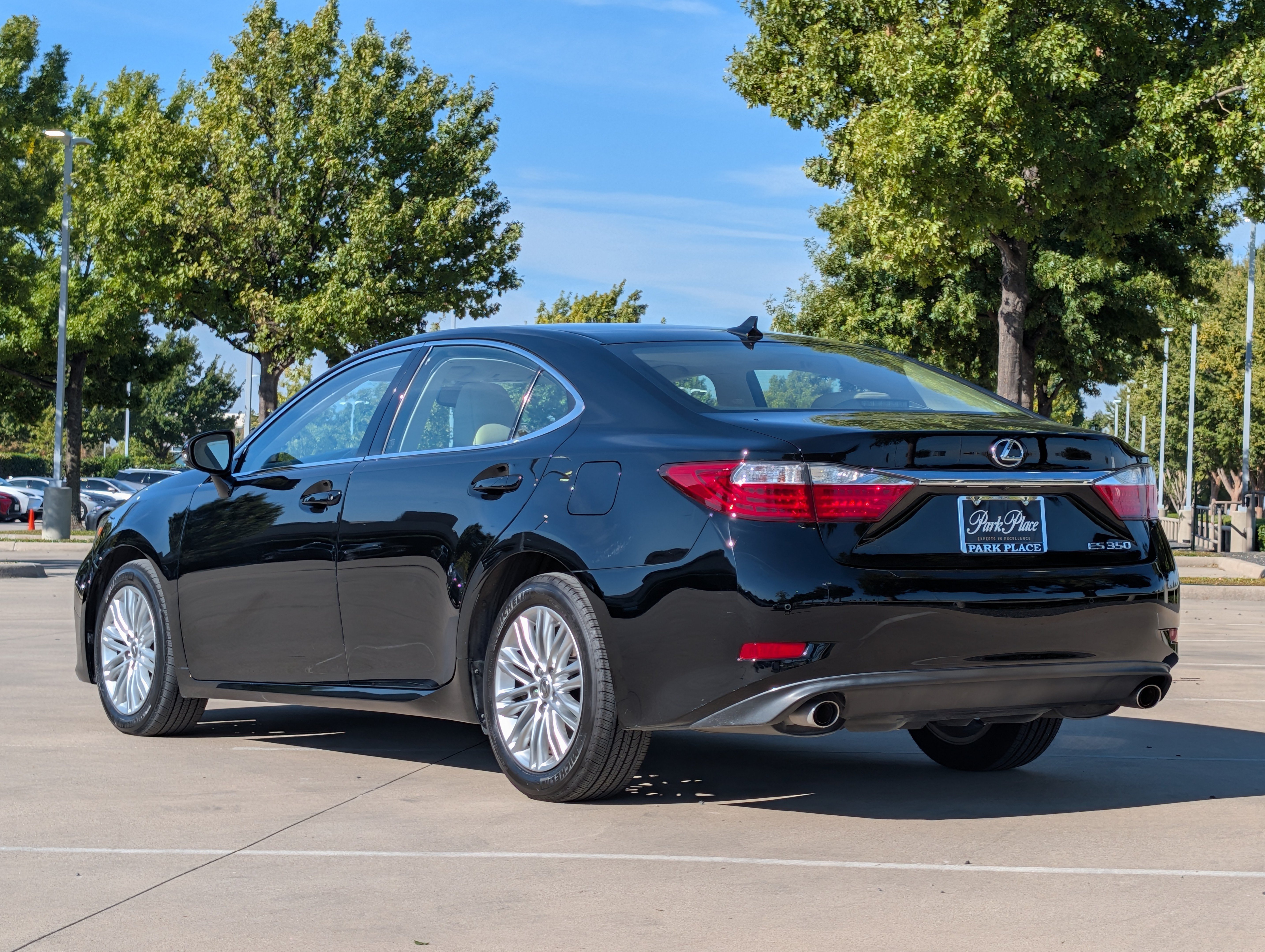 Used 2014 Lexus ES 350 w/ Luxury Package FWD image 3