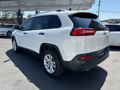 Used 2015 Jeep Cherokee Sport image 23