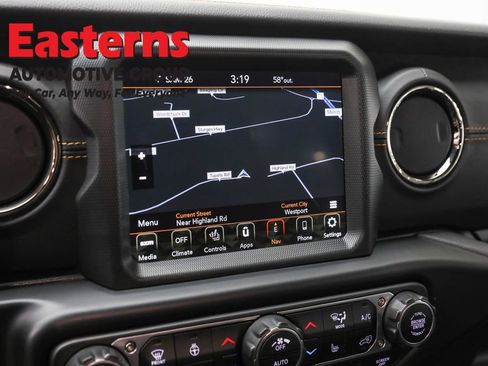 Used 2022 Jeep Wrangler Unlimited Sahara image 19