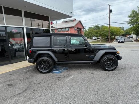 Used 2023 Jeep Wrangler Unlimited w/ Cold Weather Group AWD/4WD image 30