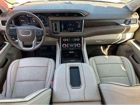 Certified 2021 GMC Yukon XL Denali w/ Denali Premium Package AWD/4WD image 7