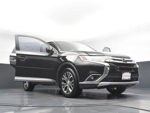 Used 2016 Mitsubishi Outlander SE image 30