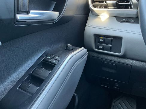 Used 2022 Toyota Highlander XLE AWD/4WD image 20