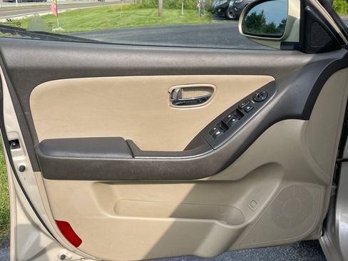 Used 2010 Hyundai Elantra GLS FWD image 10