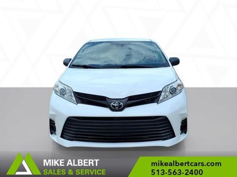 Used 2020 Toyota Sienna L FWD image 2