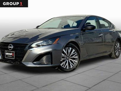 Used 2025 Nissan Altima 2.5 SV