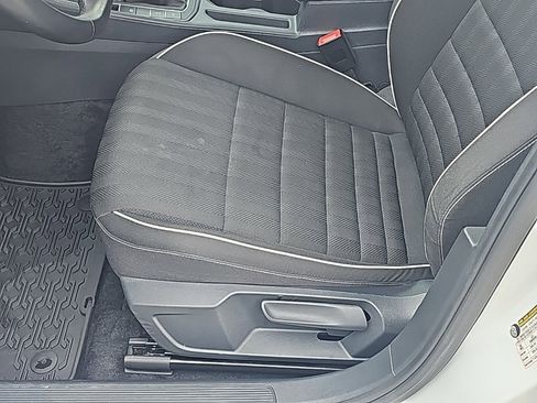 Used 2024 Volkswagen Jetta Sport image 10