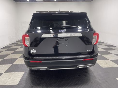 Used 2022 Ford Explorer XLT w/ Equipment Group 202A AWD/4WD image 3