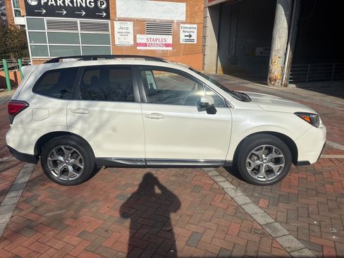 Used 2017 Subaru Forester 2.5i Touring image 2